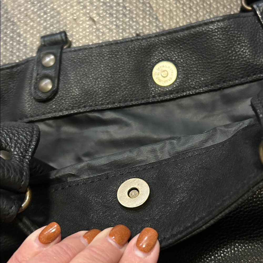 Abaco Black Leather Tote Bag - Picture 9 of 9